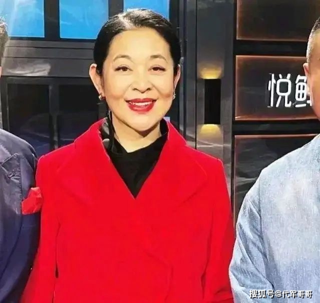 赵丽颖整容疑云_娱乐圈没整过容的明星_杨紫近期外貌变化分析