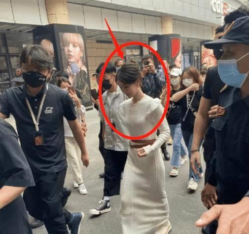 赵露思身高测量_163身高的女明星_明星真实身高