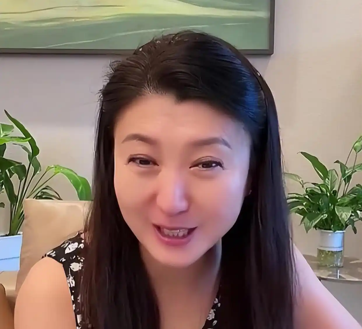 李湘账号被封引连锁风波，涉炫富遭造谣缅北诈骗，王岳伦发文辟谣