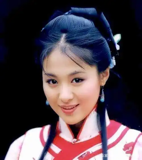 国内雀斑多的女明星_泪痣美女明星推荐_女明星脸上痣的美人