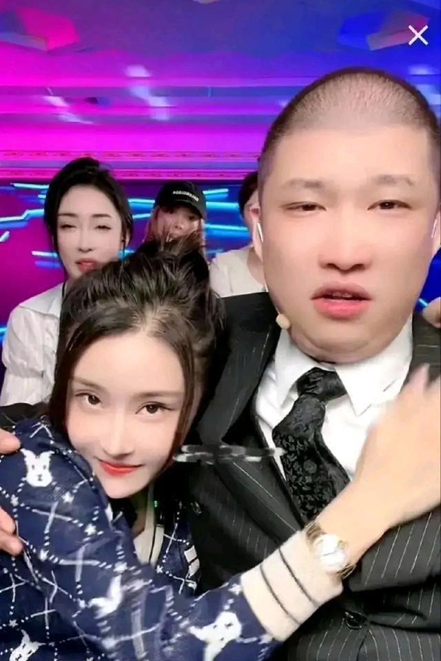 网红二驴晒余额_八卦爆料网红二驴是谁啊图片大全-_二驴带货夫妇销售神话