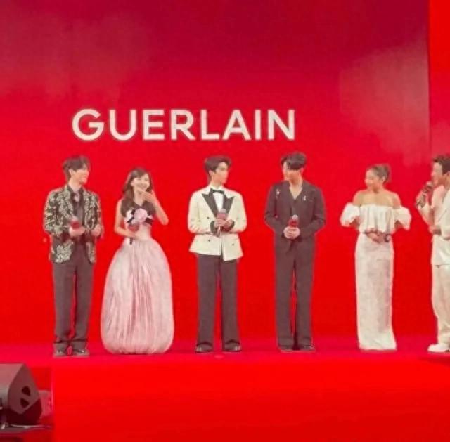 娱乐圈活动排名_宋威龙赵今麦C位_娱乐圈珍贵合影