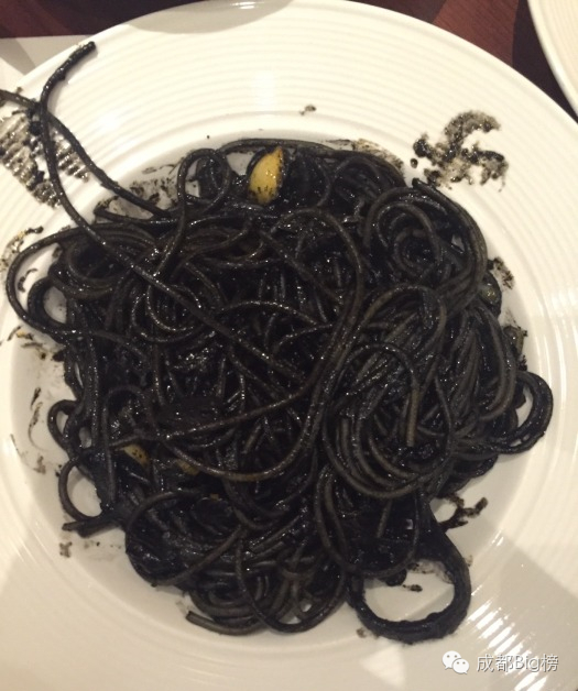墨鱼汁料理_黑色美食_网红黑暗料理食物大全,
